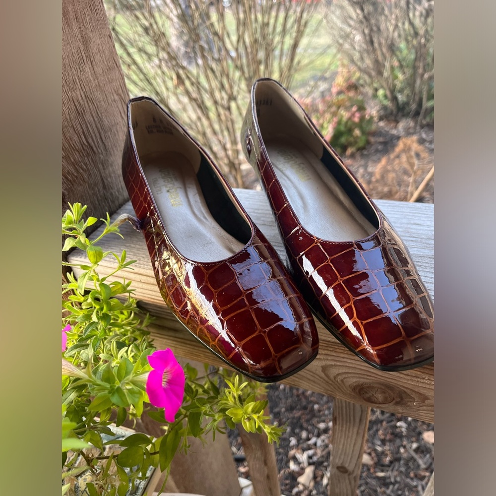 Vintage Magdesians California Brown Patent Croc Slip-On Pump Shoes Block Heels